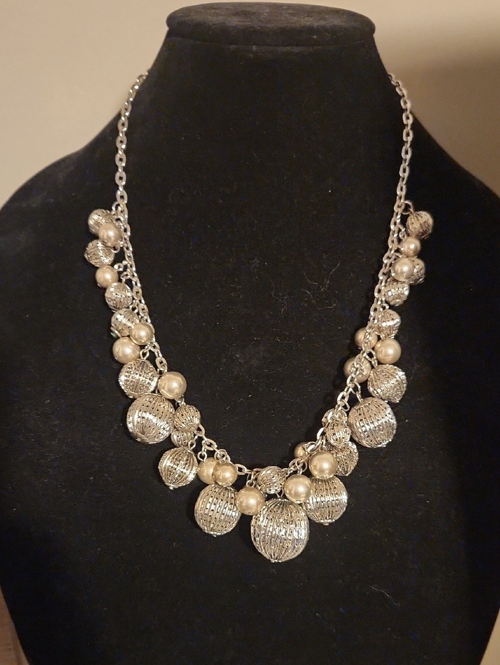 Simply Vera Wang Silver Necklace w/matching Bracelet
